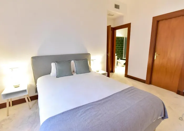 New! Luxury Design Apartment With Free Parking