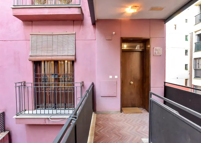 New! Luxury Design Apartment With Free Parking