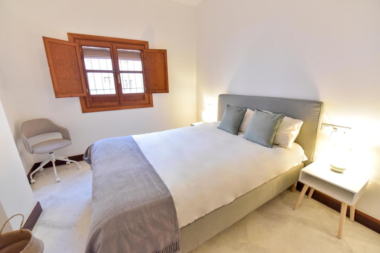 New! Luxury Design With Free Parking Apartment Seville