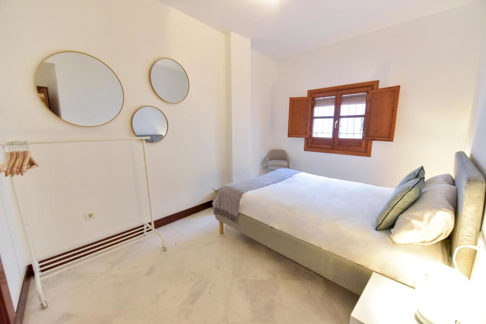 New! Luxury Design With Free Parking *