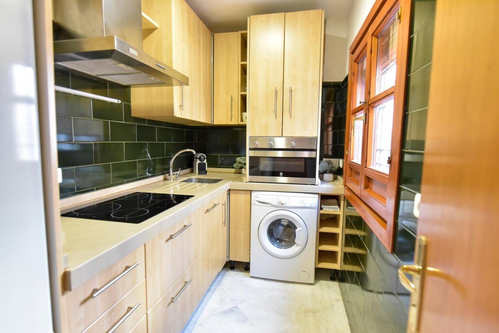 New! Luxury Design With Free Parking Apartment