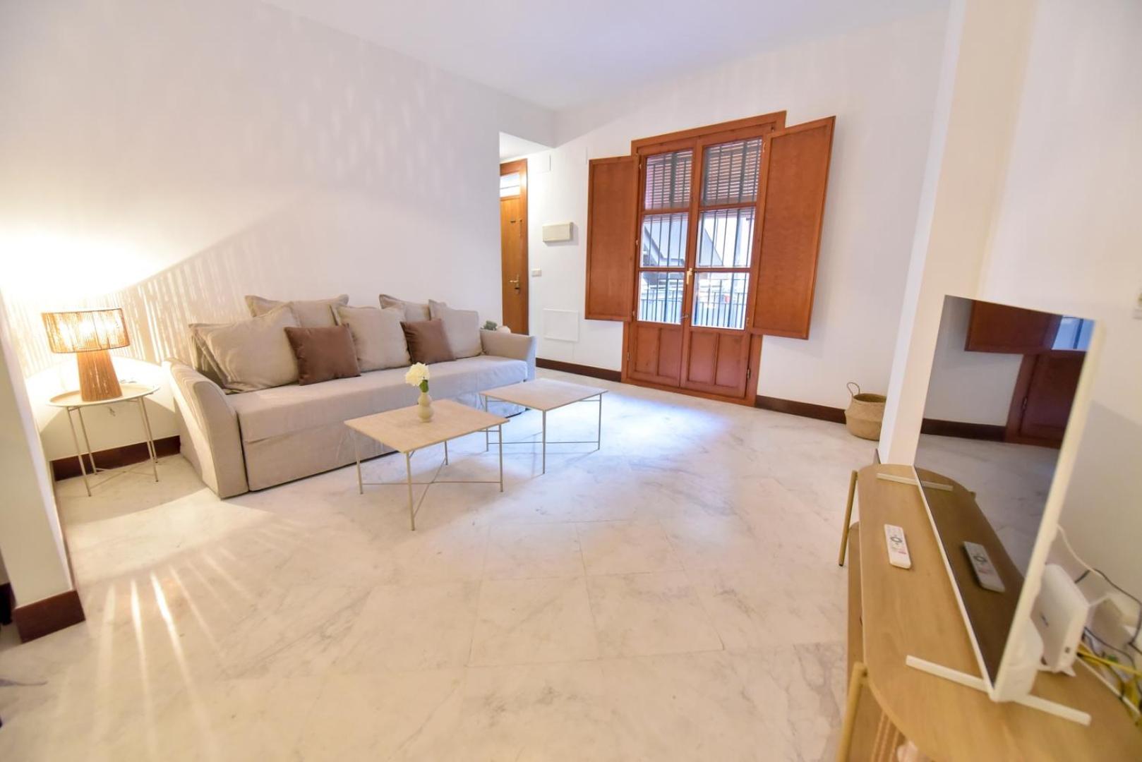 New! Luxury Design With Free Parking Apartment
