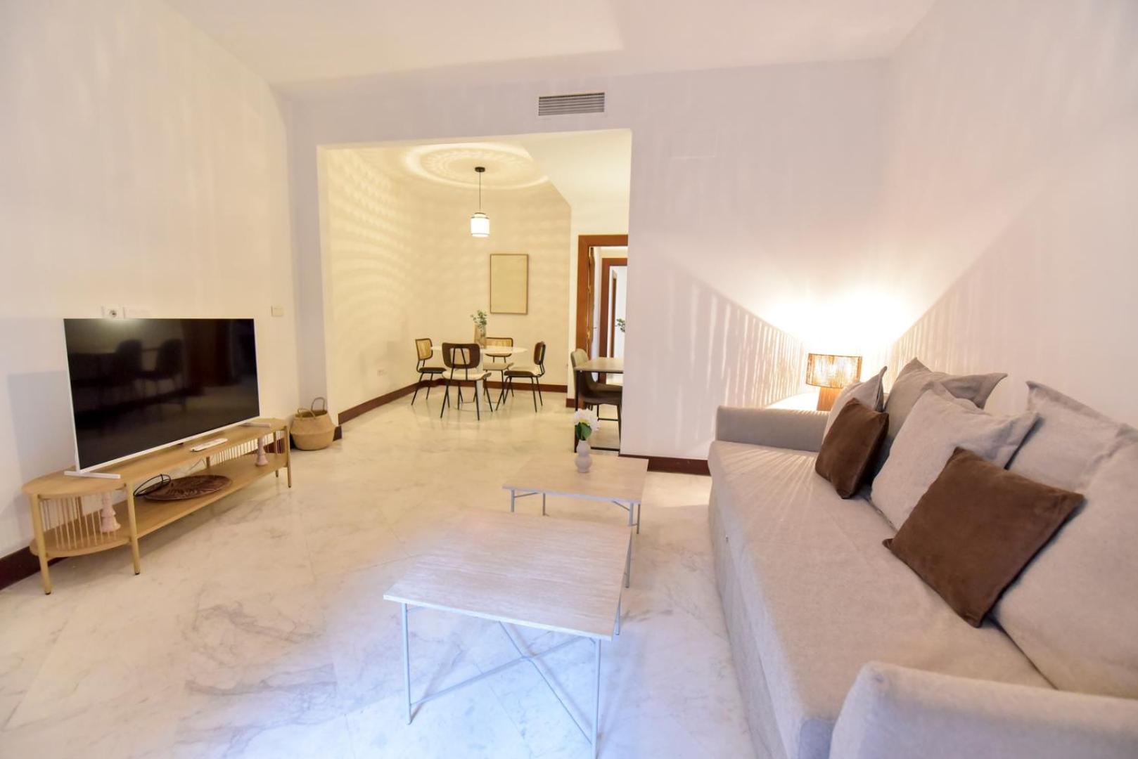 Apartment New! Luxury Design With Free Parking *